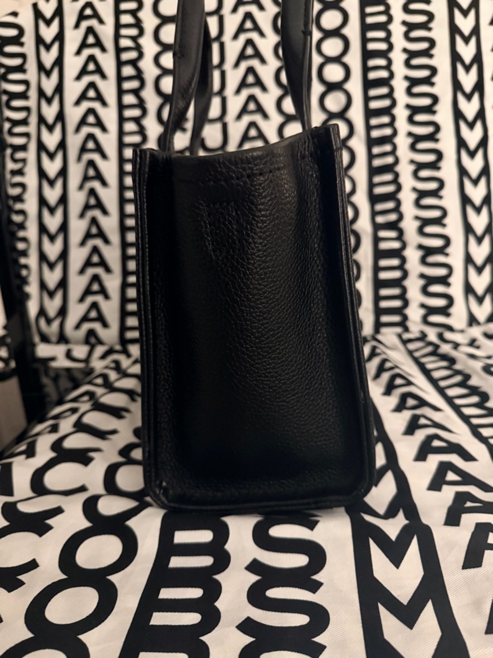 Marc Jacobs Small Leather The Tote Bag - Picture 3 of 9